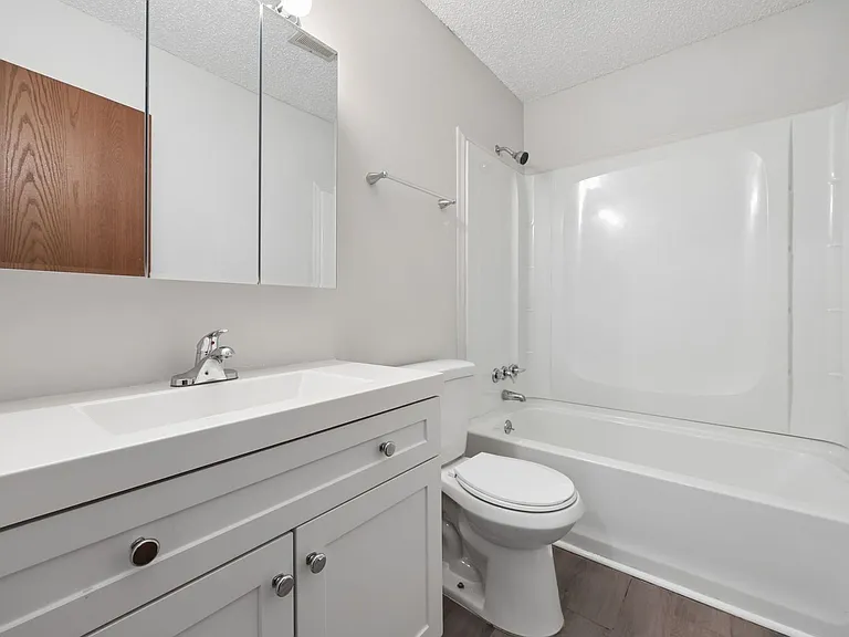 1400 Country Side Dr — Photo 24