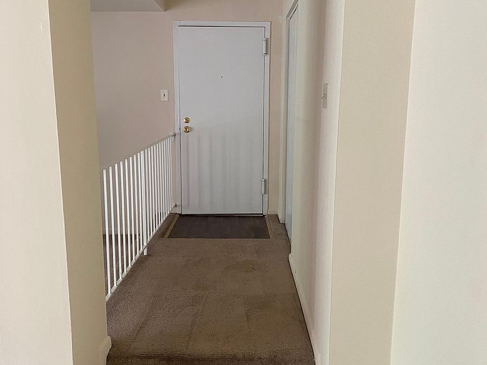 Foyer livingroom view