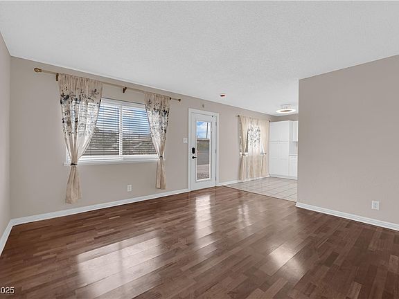 5th image of 837 Salem Dr