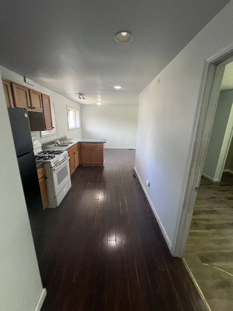 Building Photo - 3860 Eichelberger St #3866