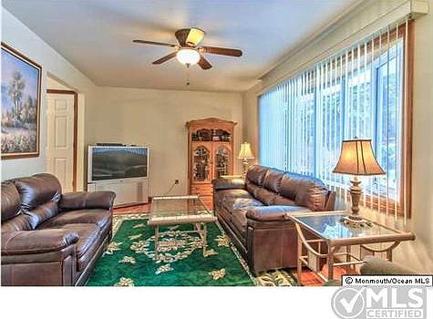 2nd image of 808 Lawrence Ave