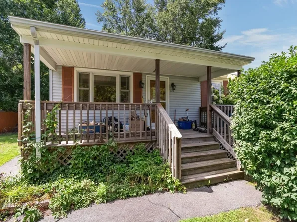 127 Kenmar Dr, Somerset, MA 02726
