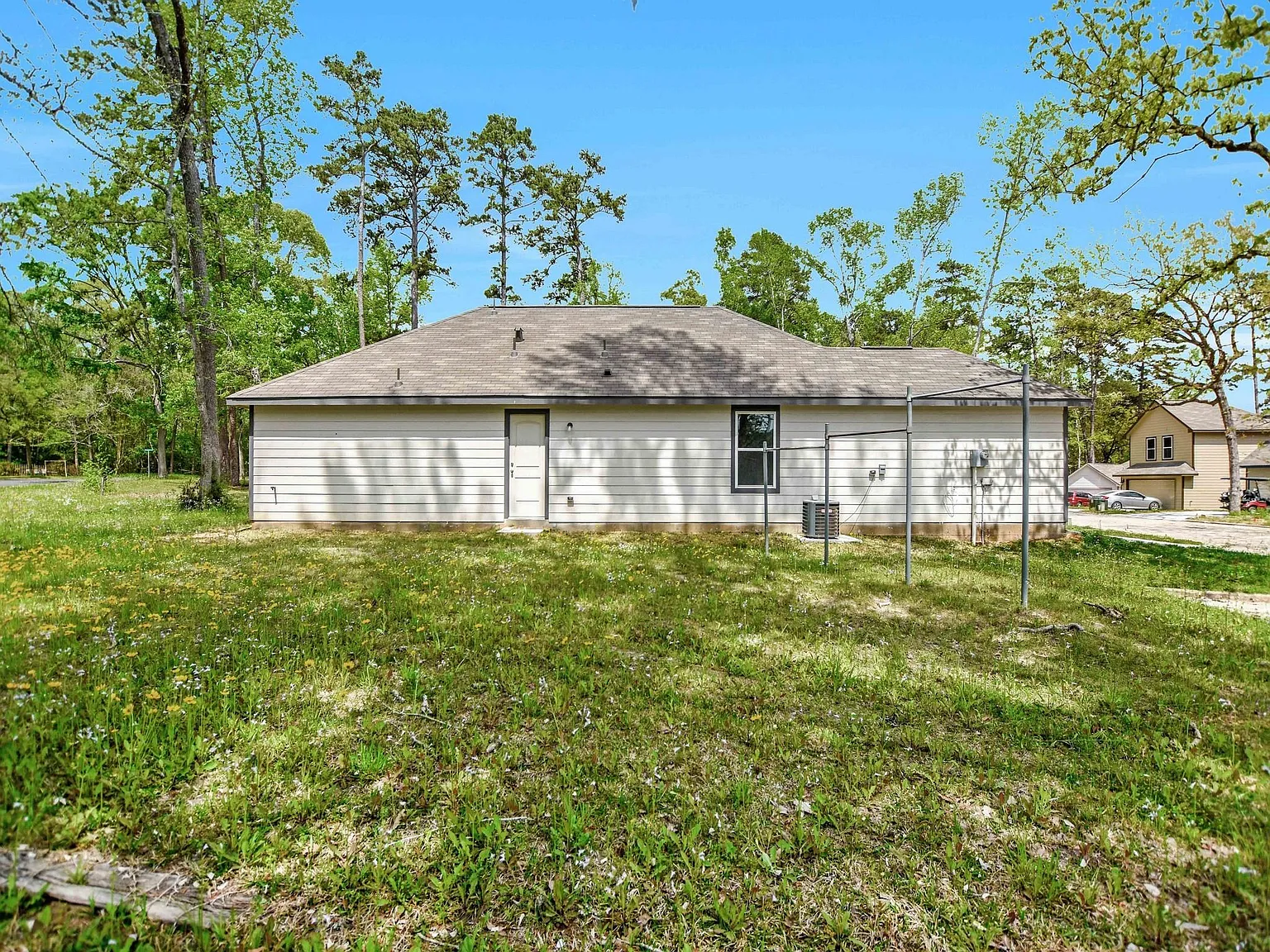 3 bed, 2.0 bath, 1092 sqft, $1,350 — Photo 4