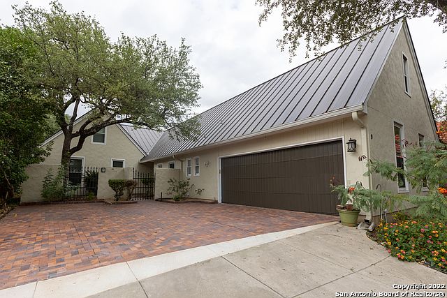 1st image of 9 Campden Cir