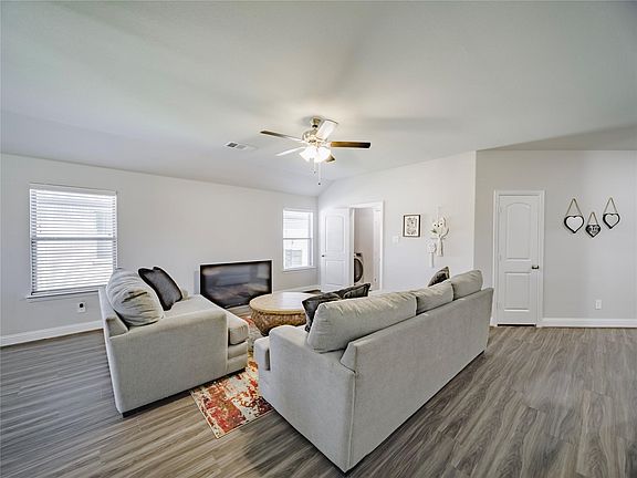 4th image of 1418 Brindle Dr
