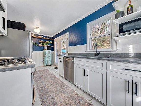 3rd image of 2731 Lansing Dr SW