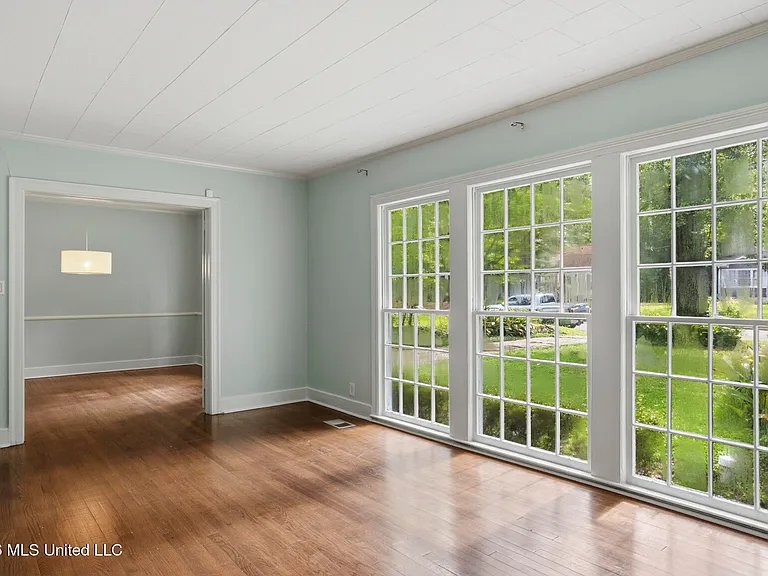 4047 Robin Dr — Photo 8