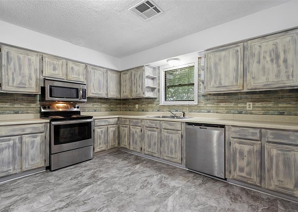 1st image of 609 Ave K