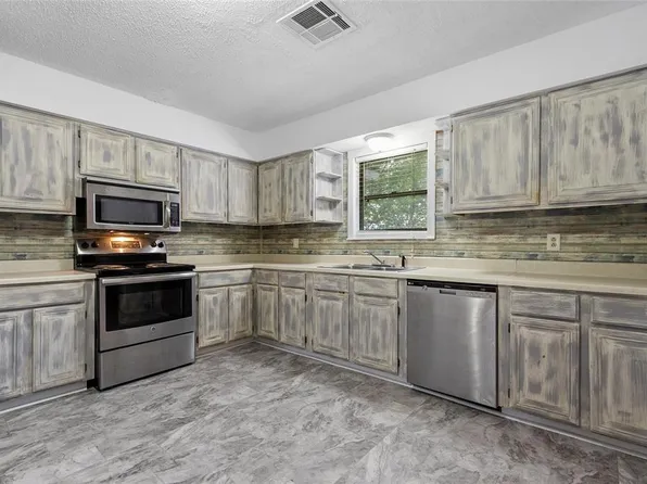 609 Ave K, El Campo, TX 77437