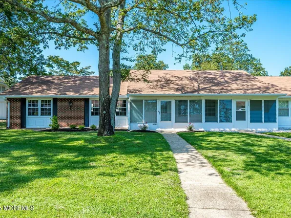 935A Thornhill Court, Lakewood, NJ 08701