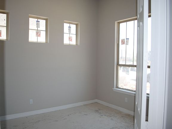 4th image of 12323 Mackinchan St