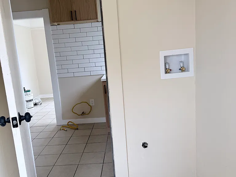 119 N Chester Ave #1/2 — Photo 8