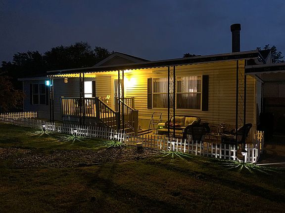 3rd image of 19 Loch Loma Dr
