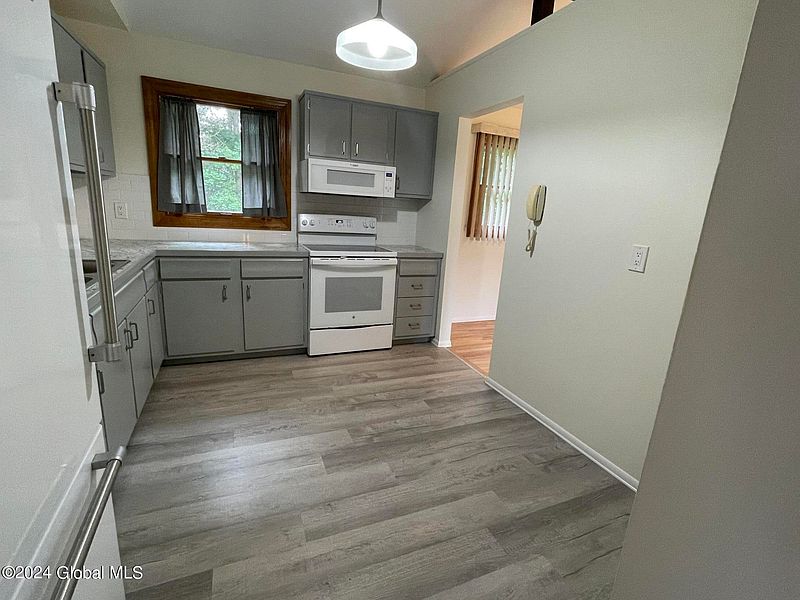 3rd image of 10 Boyack Road