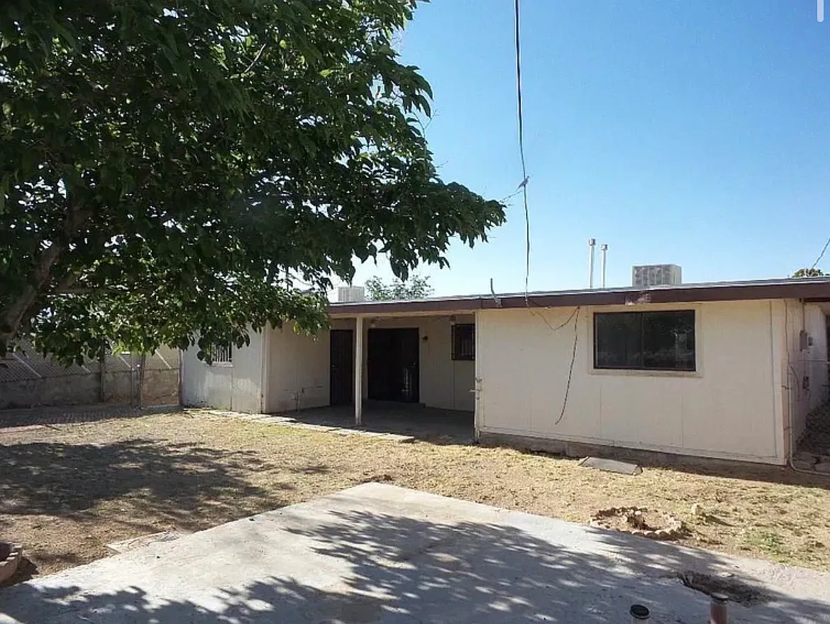 4 bed, 1216 sqft, $1,717 — Photo 2