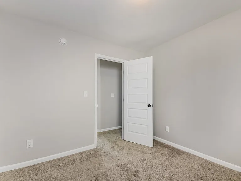 184 Honeybee Trce — Photo 12