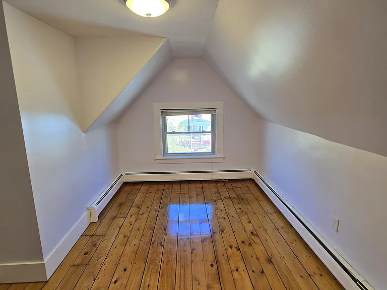 257 Roxbury St #3 — Photo 10