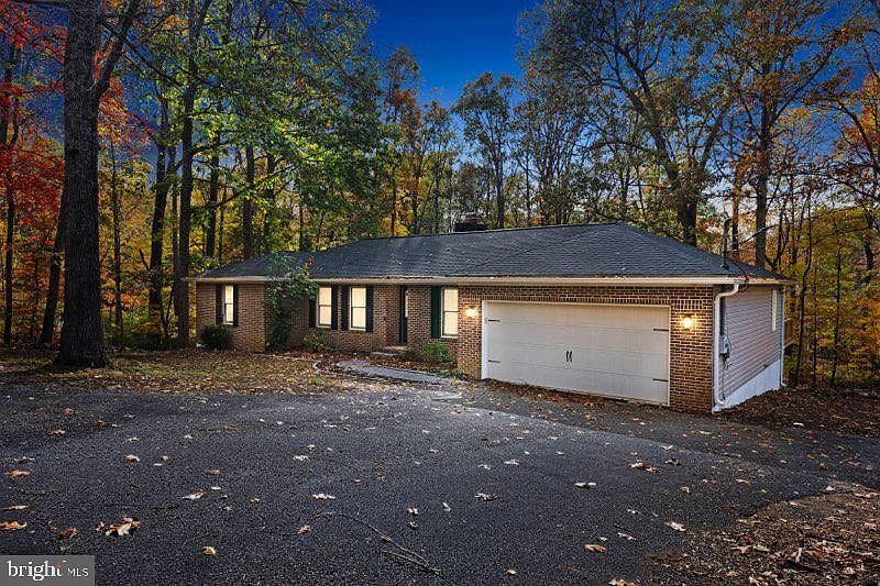 1st image of 315 Lower Clubhouse Dr