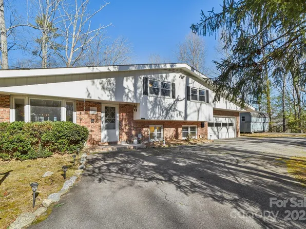 76 Royal Knoll Dr, Hendersonville, NC 28739