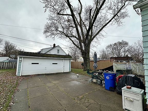 3rd image of 17307 Puritas Ave