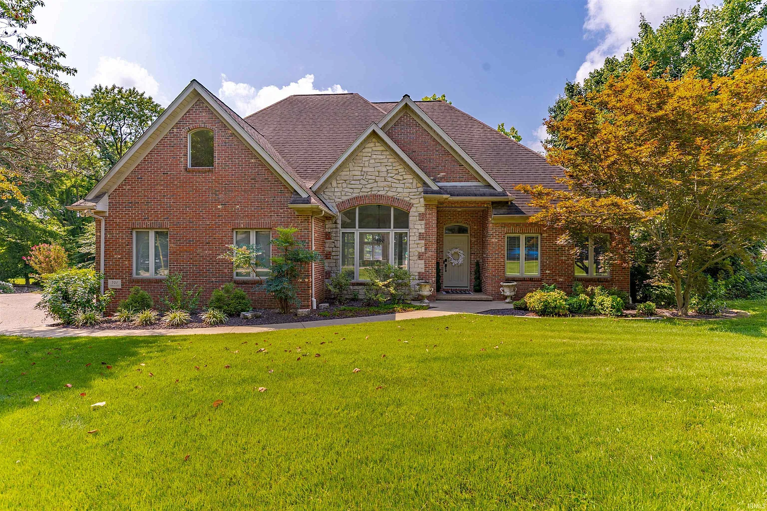 701 Cobblestone Dr photo 1