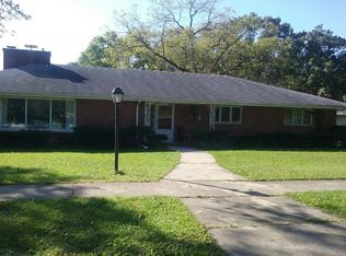 543 Oakhill Rd, Elgin, IL 60120