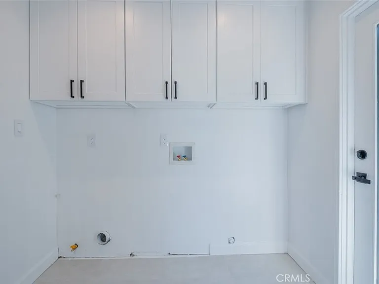 14418 Martha St — Photo 9