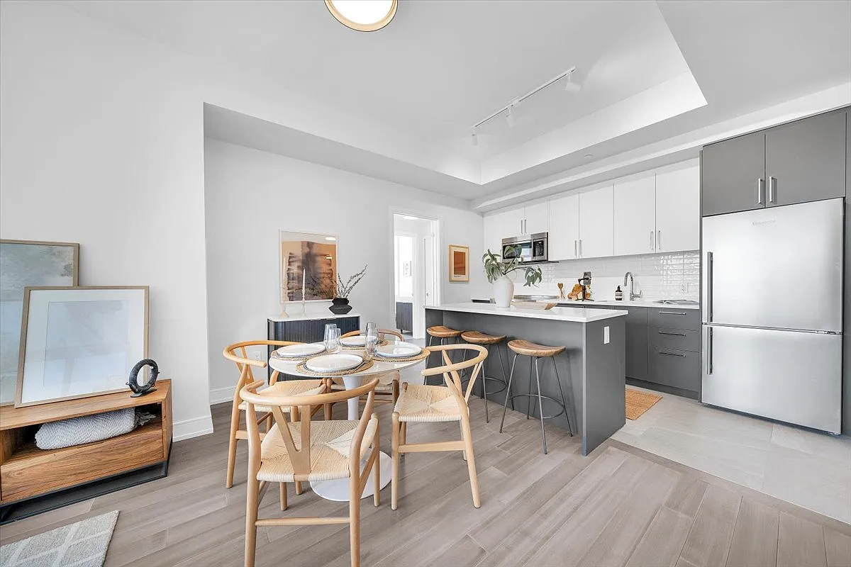 664 Spadina Ave #2-Bedroom photo 1