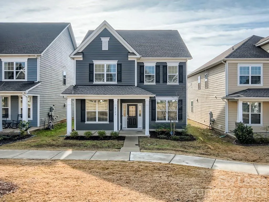 5 bed, 3.0 bath, 2622 sqft, $3,395 — Photo 2