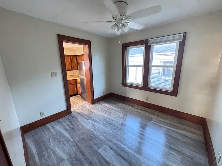106 E Main St — Photo 6