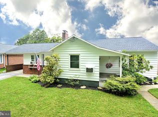 1214 E Walnut St, Hanover, PA 17331