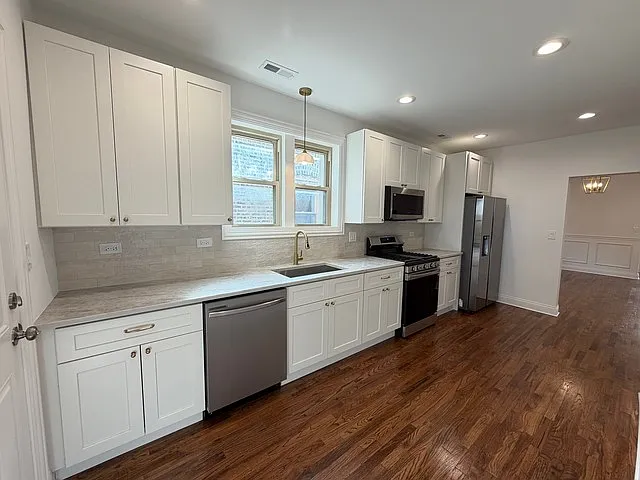 7825 S Wood St #3 — Photo 8