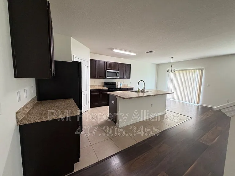 131 Bella Dr — Photo 3
