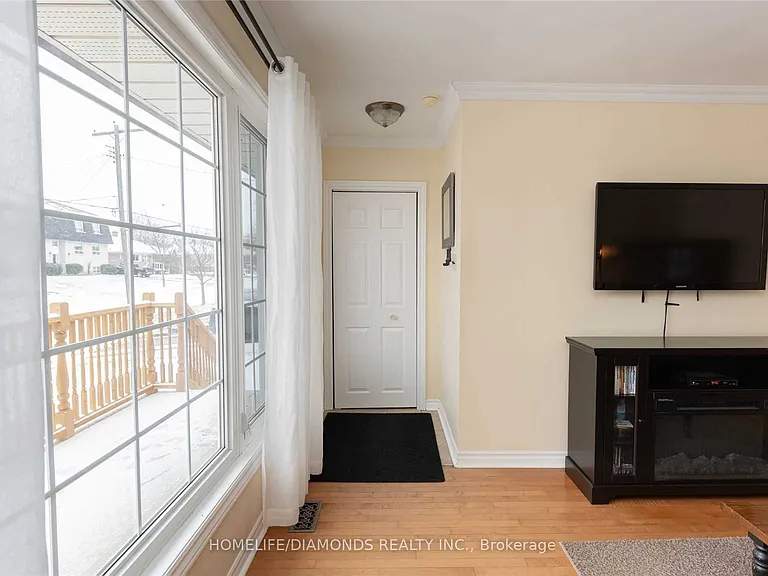 87 Raylawn Cres #UPPER — Photo 2