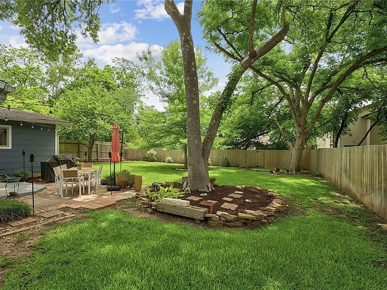 1101 Brentwood St — Photo 22