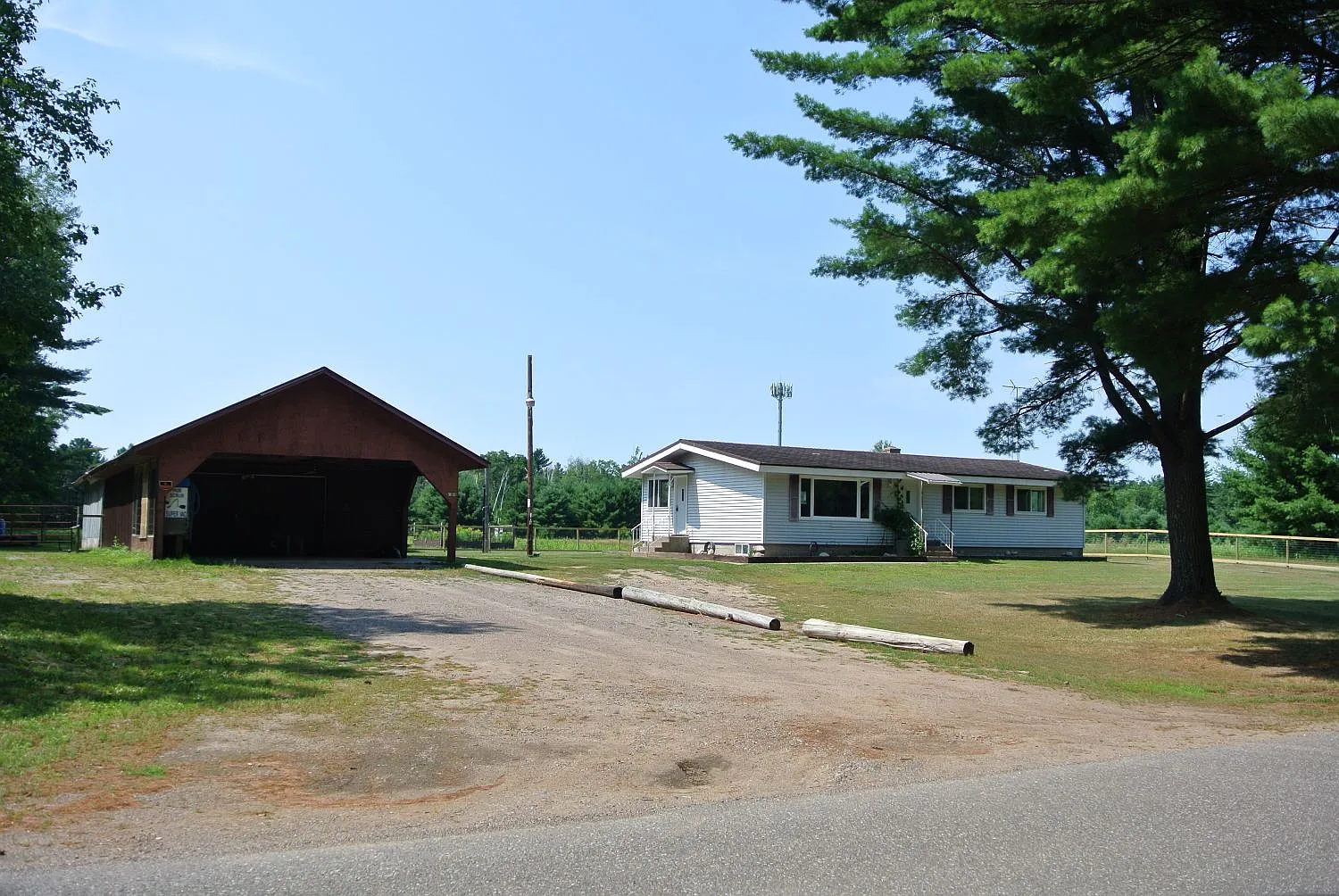 4 bed, 2200 sqft, $1,800 — Photo 1