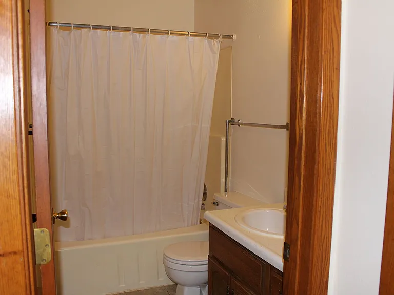 400 & 401 Scranton St — Photo 27