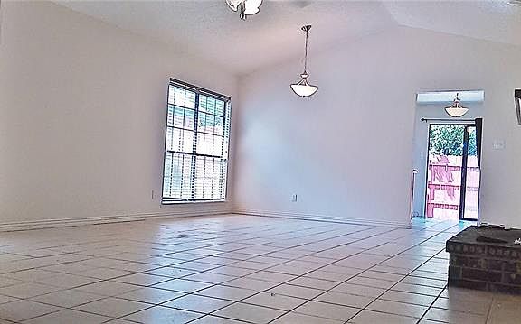 2nd image of 1801 Valley Glen Ct