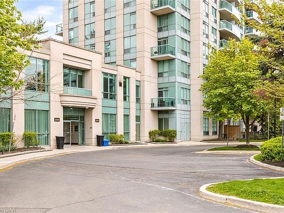 3rd image of 2565 Erin Centre Blvd #Penthouse 7