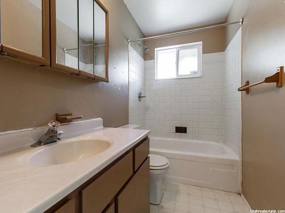3rd image of 8021 S Laguna Dr