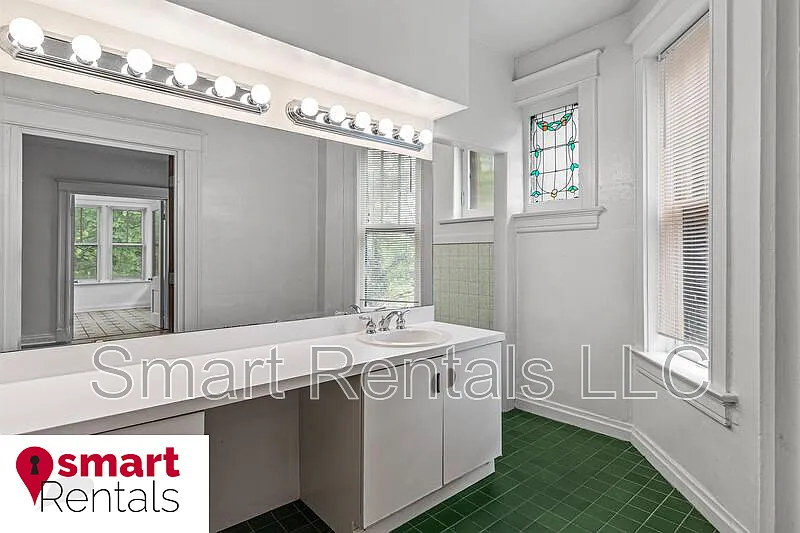 2 bed, 2.0 bath, 1300 sqft, $1,199 — Photo 2