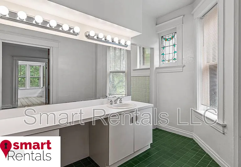 1722 Waverly Pl #F — Photo 2