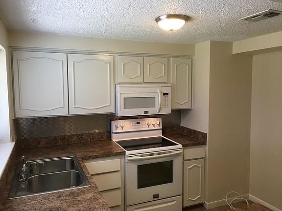 5th image of 817 Meadowlark Dr