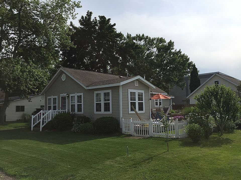 2nd image of 217 Dixie St