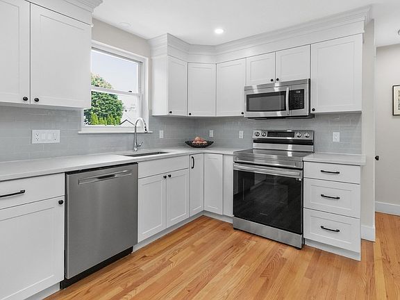 4th image of 169 River St #169