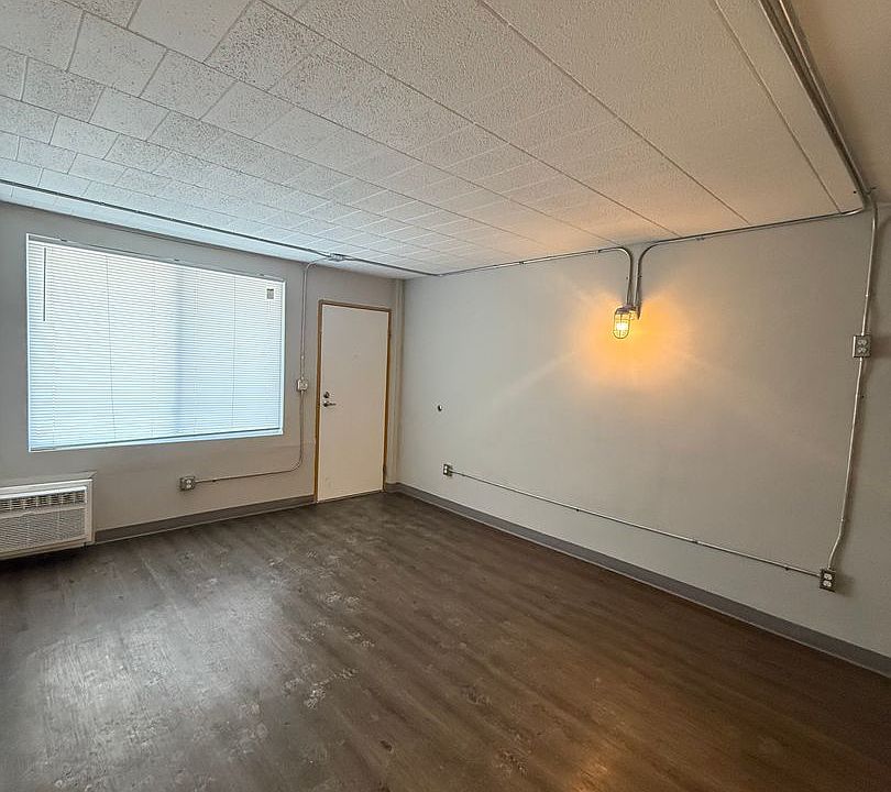 1st image of 21201 Woodward Ave #111
