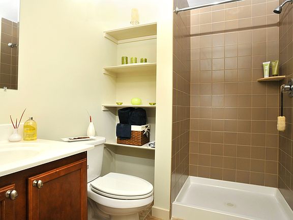 5th image of 1512 Walnut St APT 405