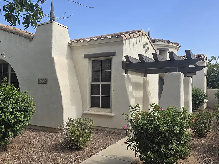 4039 N Park St — Photo 1