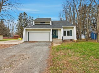 2972 Rosemarie Cir, Newfane, NY 14108