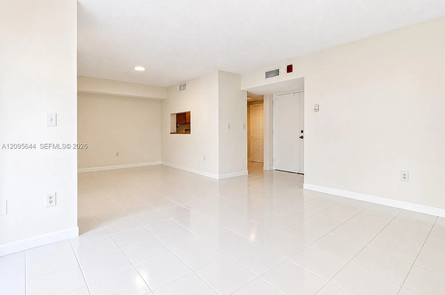 2 bed, 898 sqft, $2,100 — Photo 1